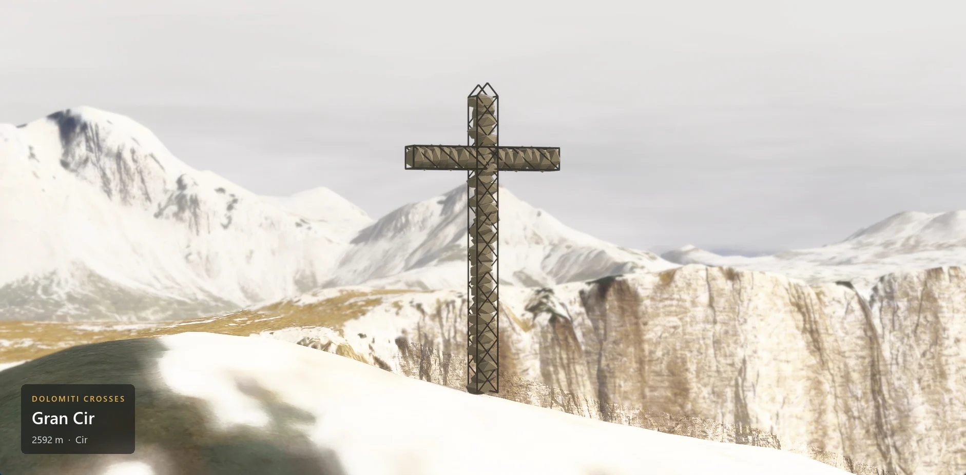 The summit cross on Gran Cir (2592 m) seen from the front, in hazy overcast weather, with the caption plate in the lower left corner.