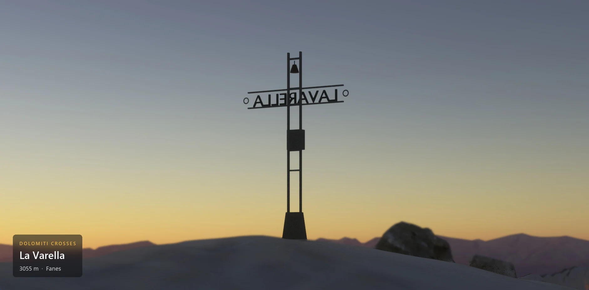 The summit cross on La Varella (3055 m) against the evening light, with the caption plate in the lower left corner.